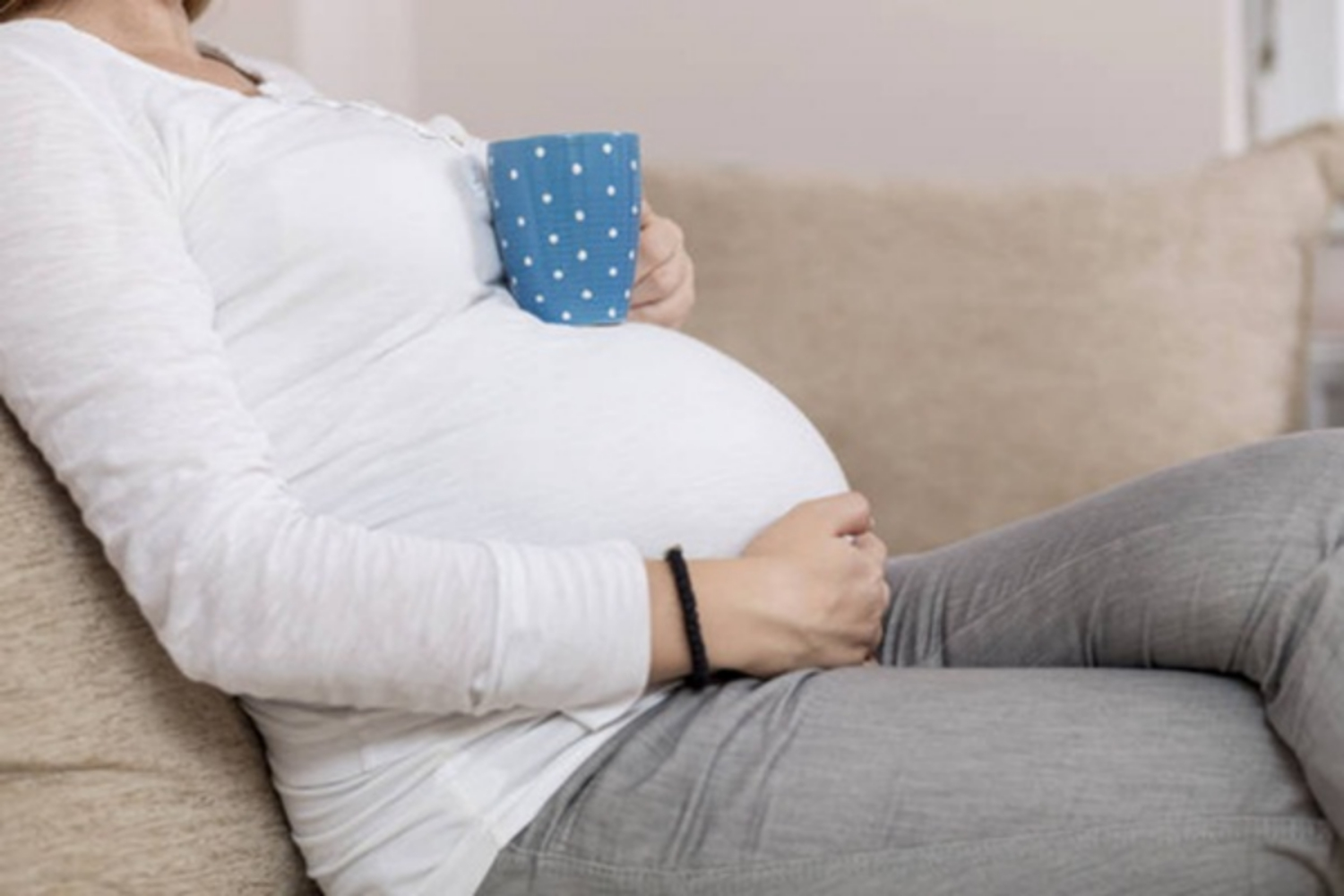 Có thể uống cà phê khử caffeine khi mang thai không?