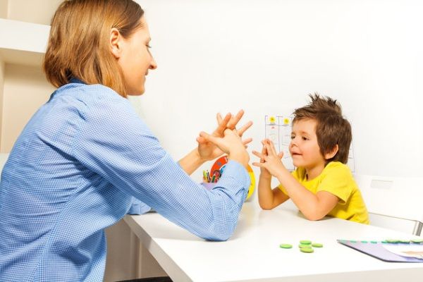 Nhân ngày thế giới nhận thức về chứng tự kỷ: Phát hiện sớm trẻ tự kỷ vẫn có nhiều cơ hội - Bệnh viện Bạch Mai