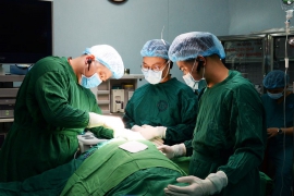 Bệnh viện nội tiết trung ương thực hiện phẫu thuật cắt bướu giáp khổng lồ trung thất 30 năm
