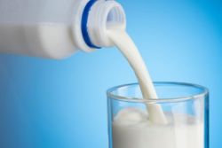 Sữa tăng cường dinh dưỡng là gì? Lợi ích và tác hại