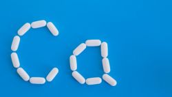 Thiếu canxi (hạ canxi máu): Nguyên nhân, triệu chứng và điều trị