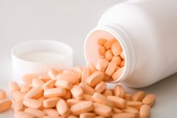 Viên uống niacin (vitamin B3): Lợi ích, liều lượng và tác dụng phụ