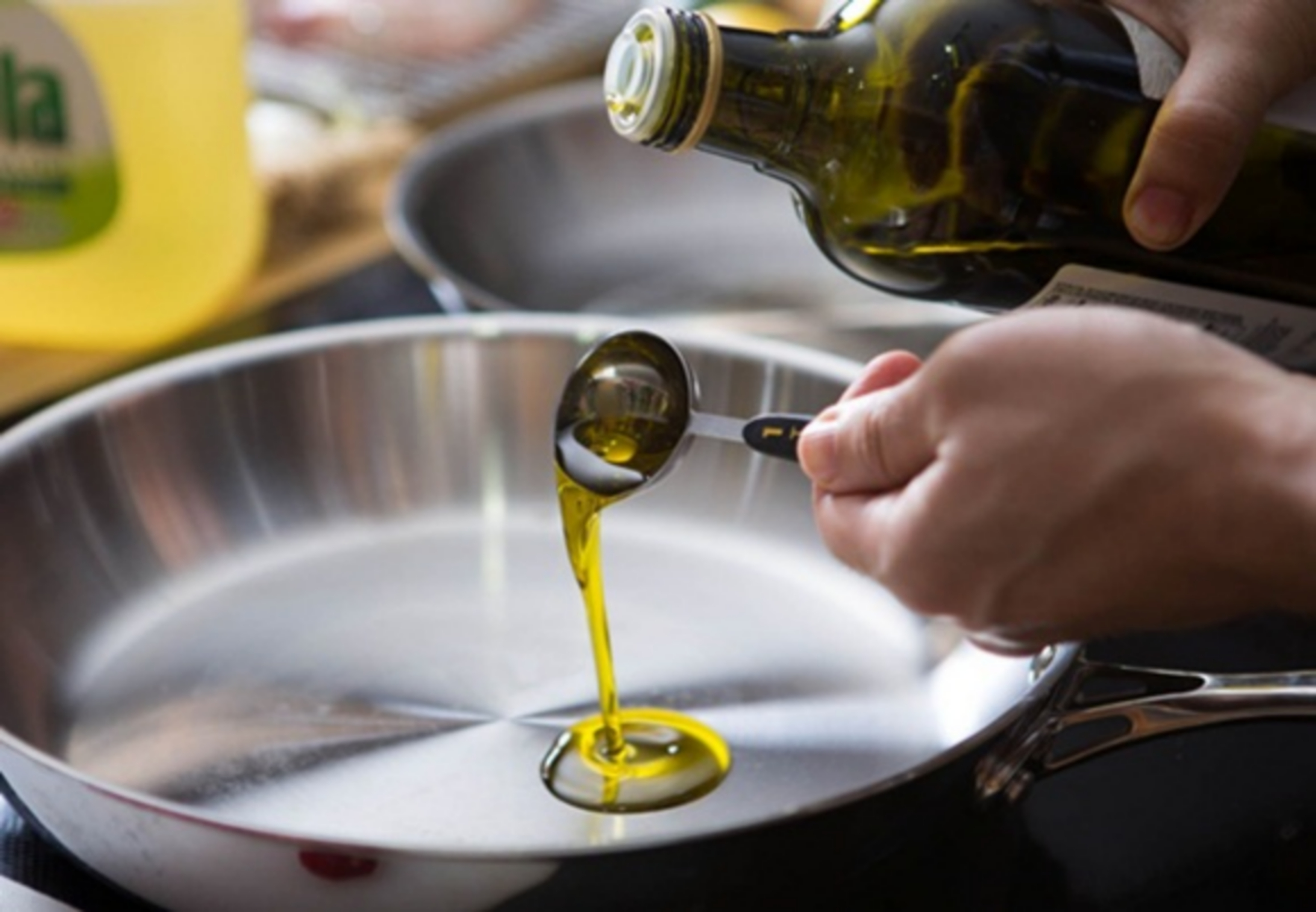 Có nên dùng dầu ô liu để nấu ăn không?