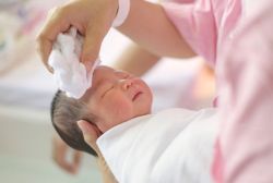 5 cách đơn giản để điều trị viêm da tiết bã ở trẻ sơ sinh