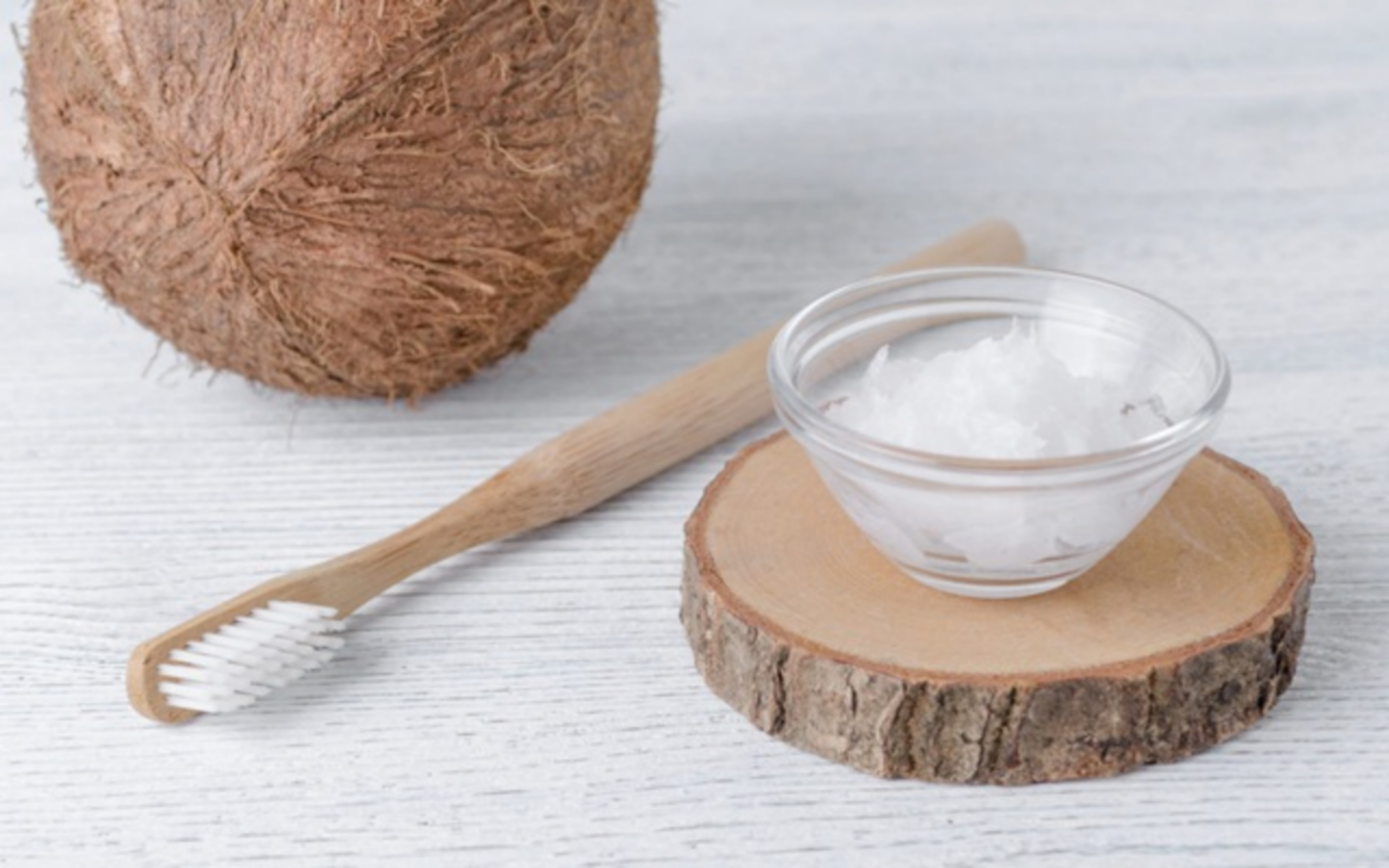 Lợi ích của dầu dừa đối với sức khỏe răng miệng