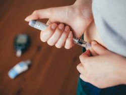 Kiểm soát bệnh tiểu đường bằng phác đồ insulin basal-bolus