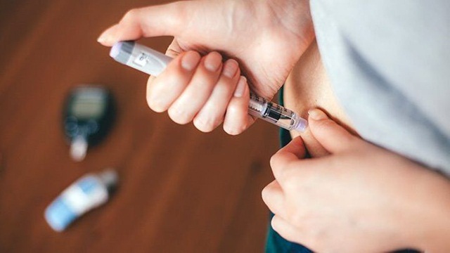 Người bị tiểu đường cần dùng bao nhiêu insulin hàng ngày?