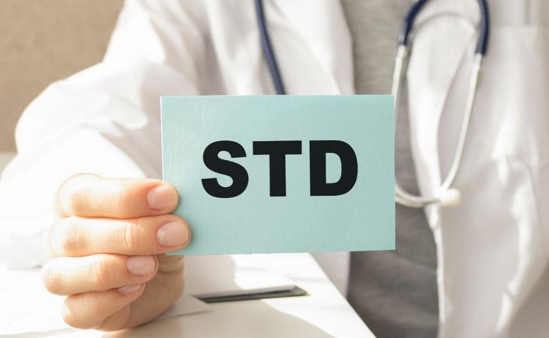 Quan hệ tình dục không mang bao cao su dễ nhiễm STD