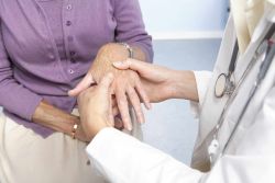 Viêm khớp dạng thấp được chẩn đoán bằng cách nào?