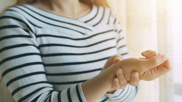 Bệnh viêm khớp dạng thấp ảnh hưởng như thế nào đến cơ thể?