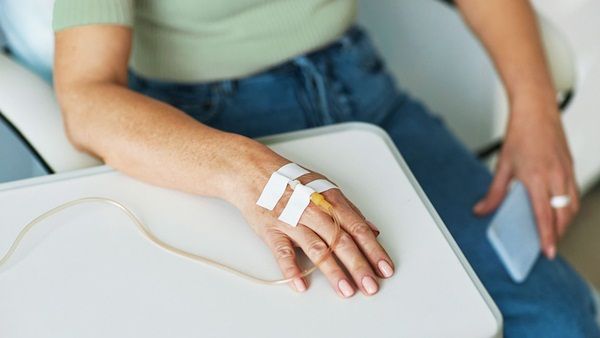 Mãn kinh do hóa trị kéo dài bao lâu?