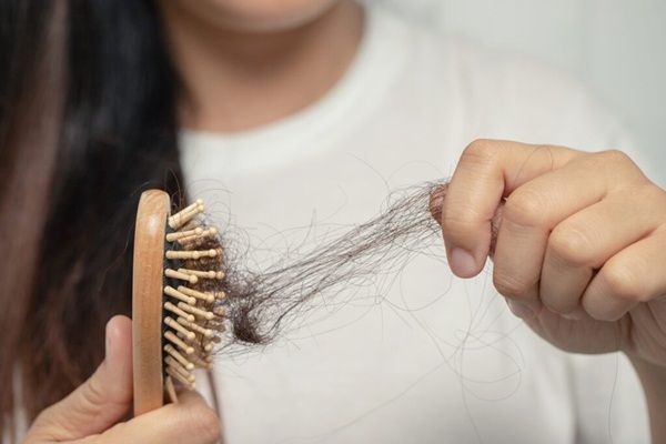 Khắc phục rụng tóc khi dùng methotrexate