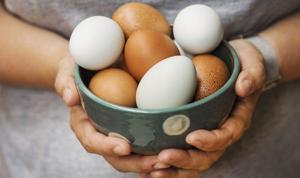 Bị viêm khớp có được ăn trứng không?