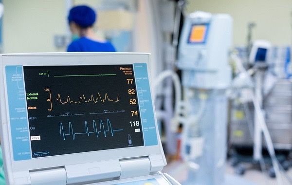 Điện tâm đồ (EKG) có phát hiện được cơn đau tim trước đó không?