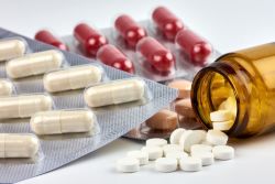 Các loại thuốc thường dùng để làm giảm mức triglyceride là gì?