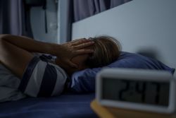 Tại sao tăng huyết áp gây mất ngủ?