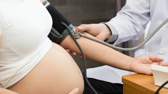 Tăng huyết áp khi mang thai: Nguyên nhân, biến chứng và cách điều trị