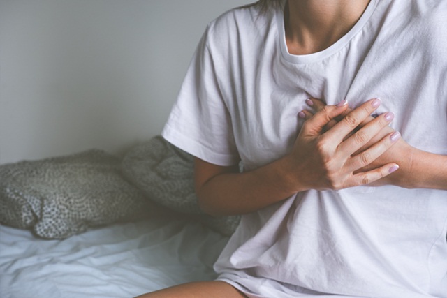 Tim đập nhanh khi ngủ dậy là do đâu?