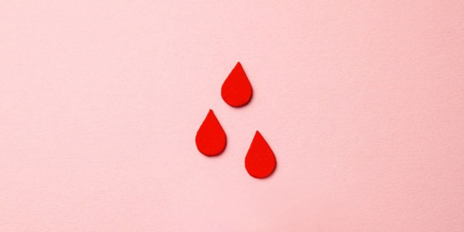 Điều gì gây ra hiện tượng ra ít máu hồng giữa kỳ kinh?
