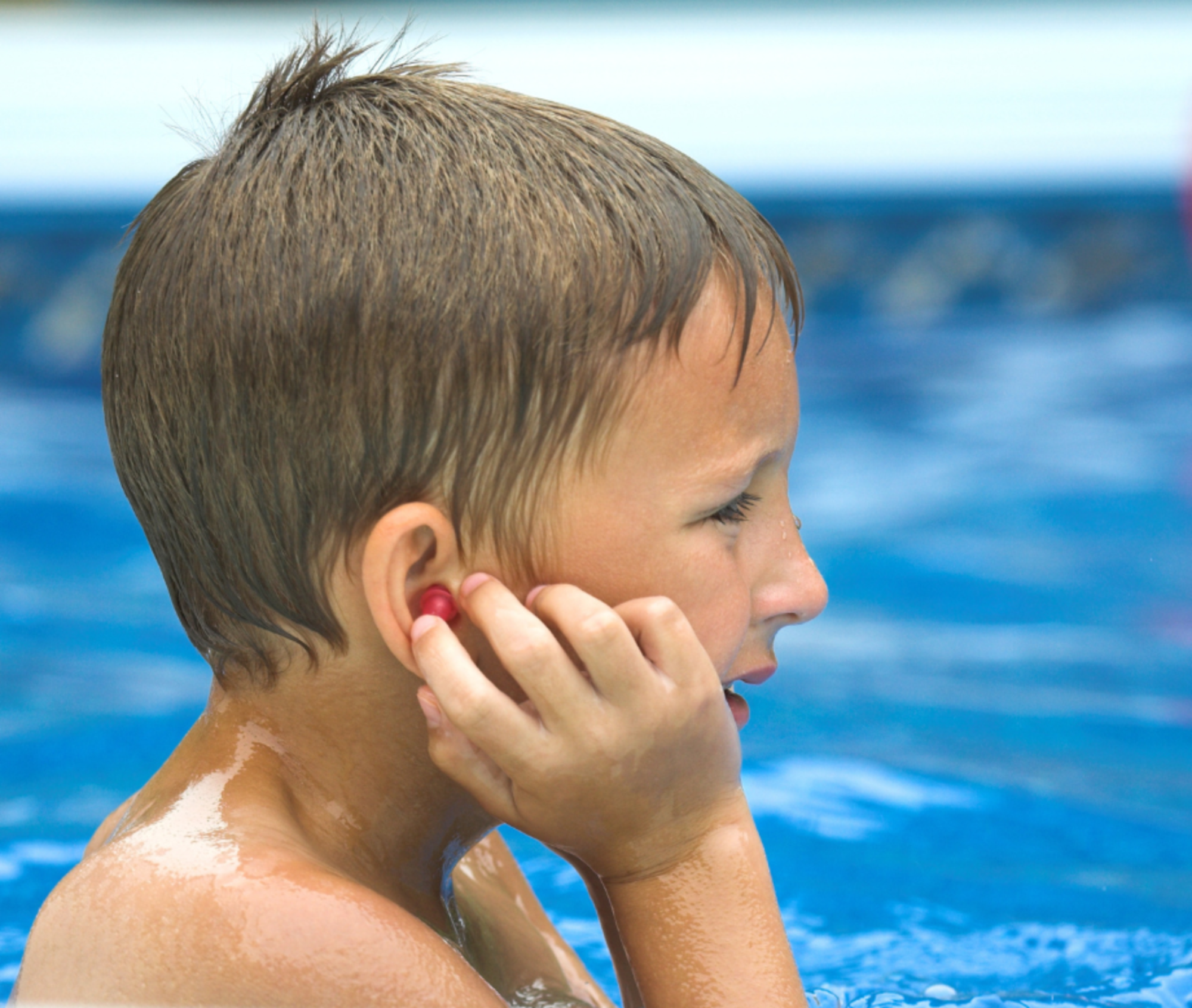 Đề phòng trẻ bị viêm ống tai khi đi bơi
