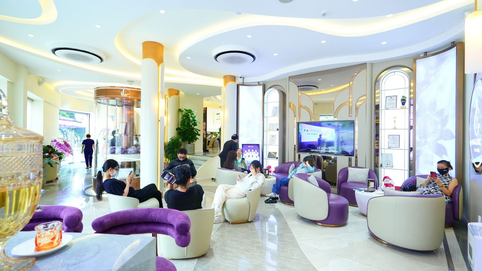 Dịch vụ triệt lông tại LG Clinic luôn trong tình trạng kín lịch với lượng lớn khách hàng đặt hẹn mỗi ngày